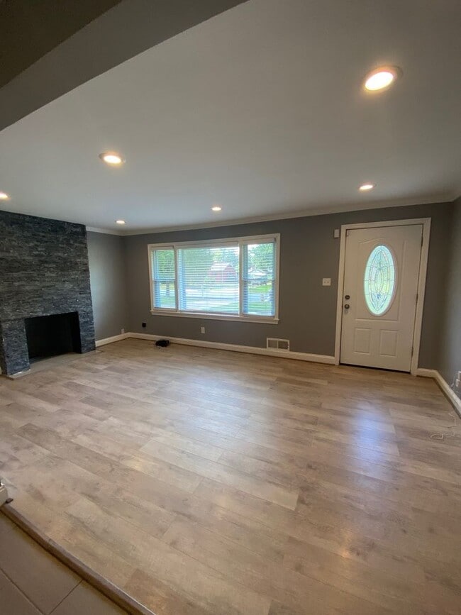 Building Photo - Charming Ranch-Style Home with Finished Ba...