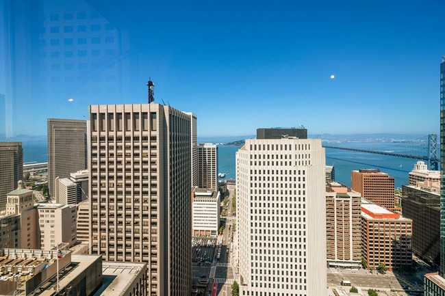 Building Photo - Luxury Home with Magnificent Bay Views