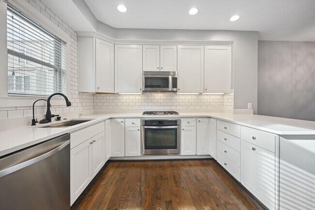Building Photo - Professionally Managed// 3 bedroom 2.5 bat...