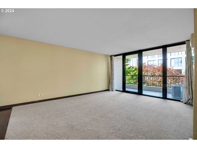 Foto del edificio - Modern 1Bd1Ba SW Corner Condo with some Ci...