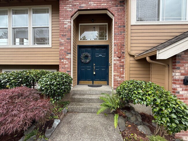 Photo - BREATHTAKING VIEW OF SEATTLE, MT RAINIER, ... House