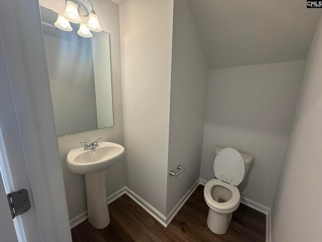 Foto del edificio - 141 Carr Ln