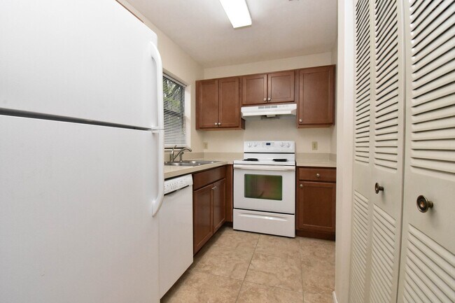 Building Photo - 4416 SW 46th Drive (Haystacks)