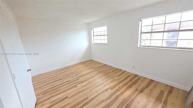 Foto del edificio - 650 Tennis Club Dr