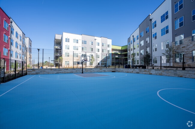 Cancha de baloncesto - Norman Commons