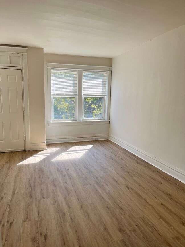 Foto del edificio - 1-Bedroom Apartment on 2nd Floor