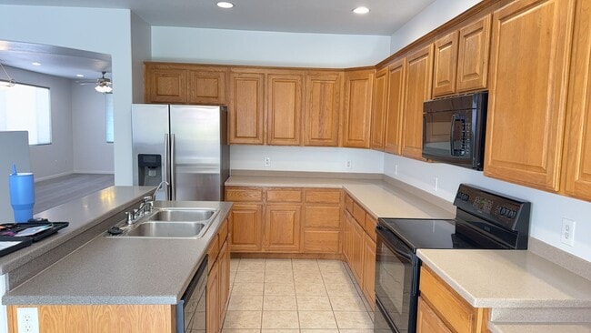 Building Photo - Beautiful 4 Bedroom Home in Coral Canyon