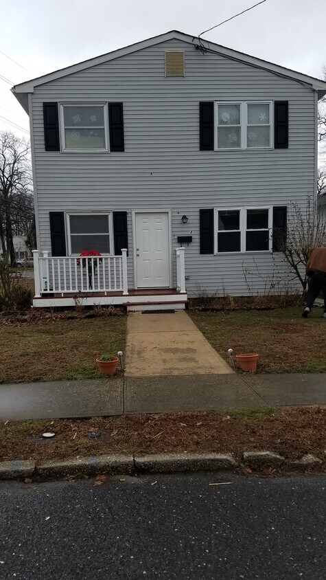 Building Photo - 1264 Maplewood Rd