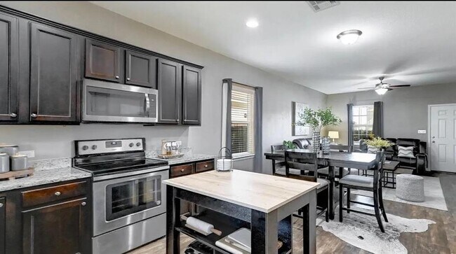 Foto del edificio - 13909 Sherri Berry Wy