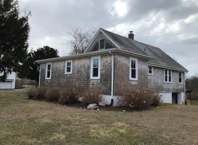 Building Photo - 31 Hemlock Ave