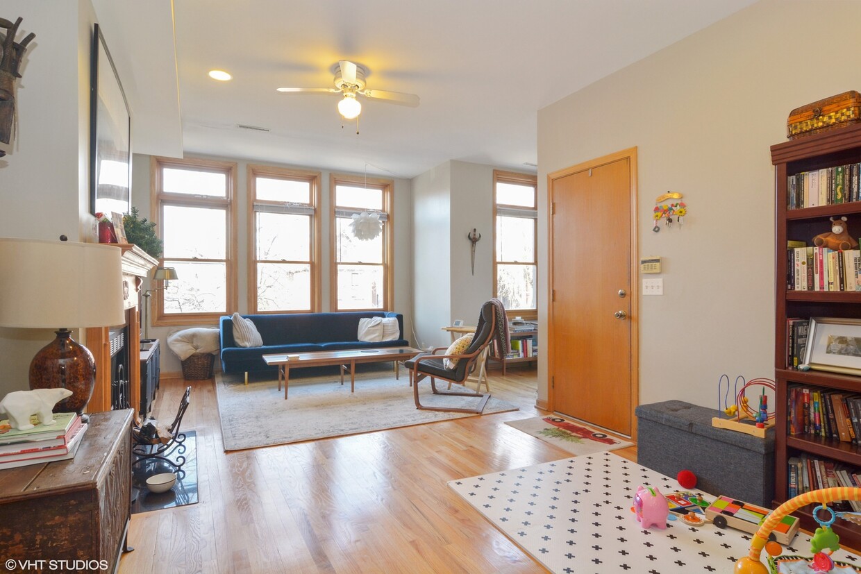 Primary Photo - 1463 N Leavitt St