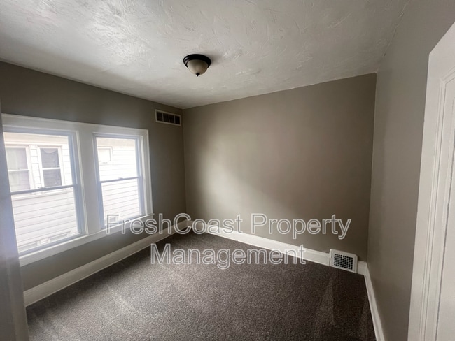 Building Photo - 3402 E 145th St