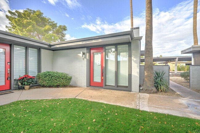 Building Photo - COMING SOON! Arcadia Lite - 2 bedroom/1 Bath- Adorable Condo and Community-W/T/S are included!