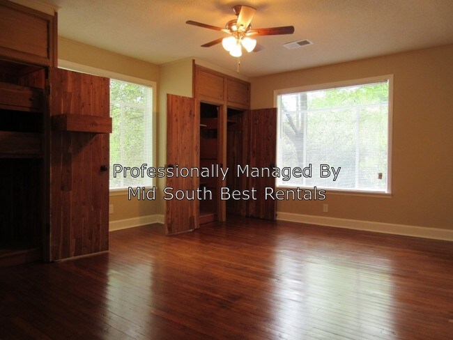 Building Photo - 3065 Scheibler Rd