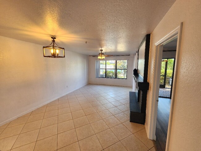 Building Photo - Bouchelle Island 1 Bedroom 1 Bath Condo