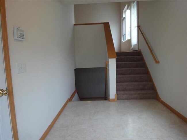 Building Photo - 4770 Underwood Ln N
