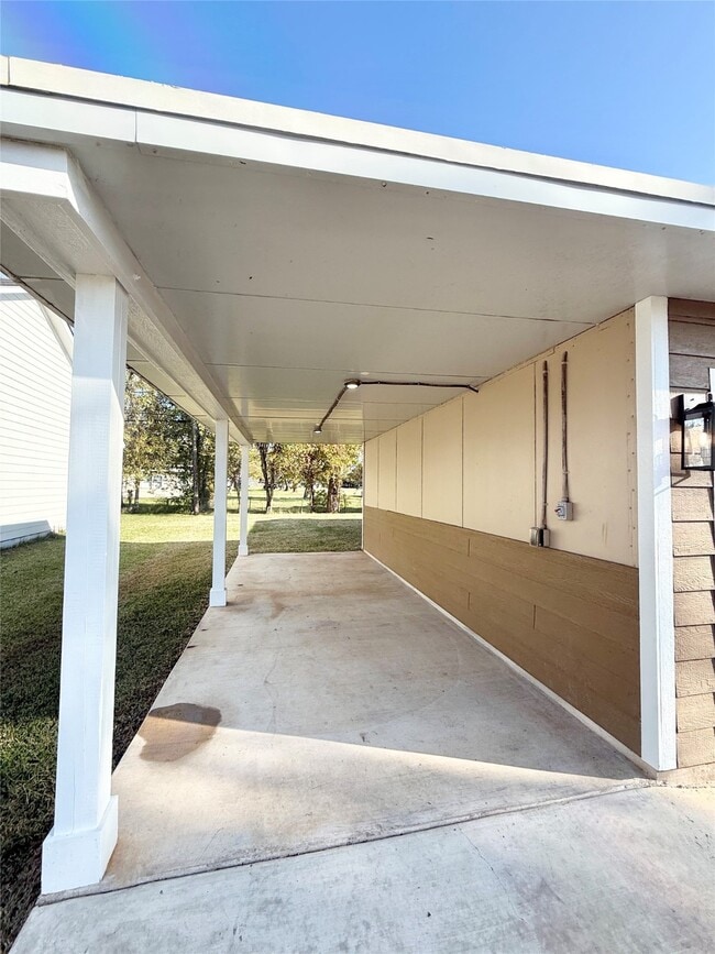 Building Photo - 140 Huisache St