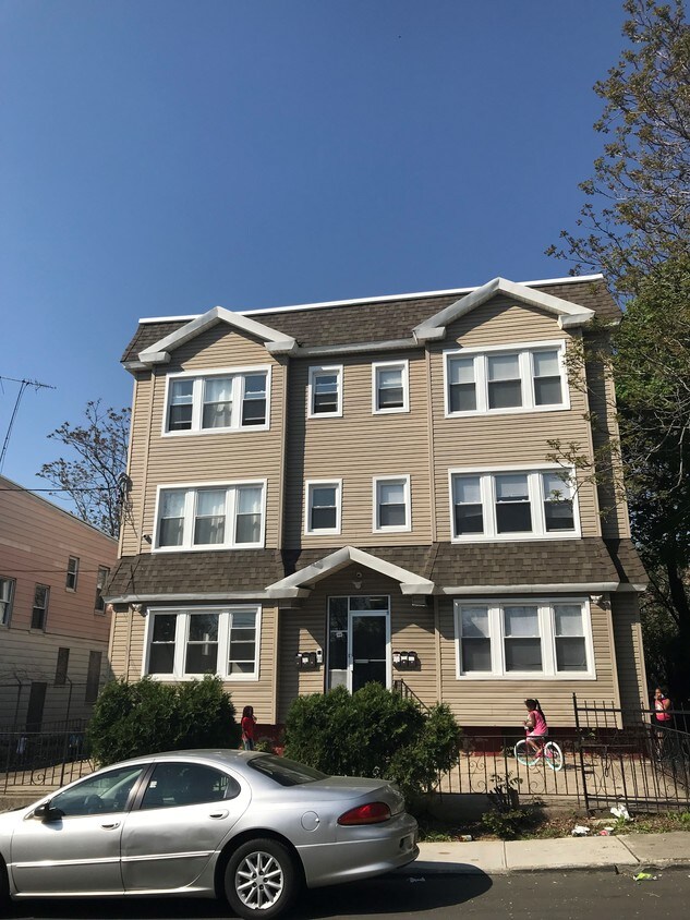 Foto principal - 399-401 16th Ave