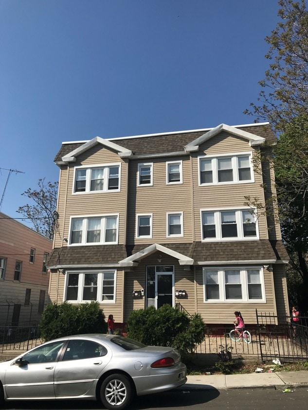 Primary Photo - 399-401 16th Ave