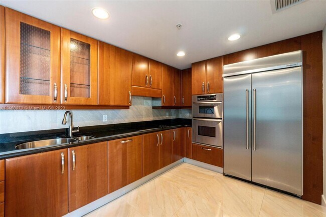 Building Photo - 19400 Turnberry Way