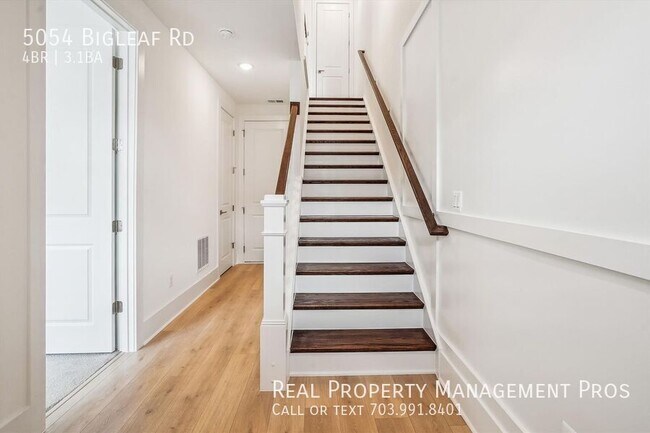 Foto del edificio - 5054 Bigleaf Rd