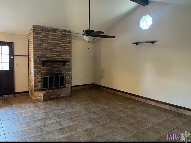 Building Photo - 211 Chantilly Dr