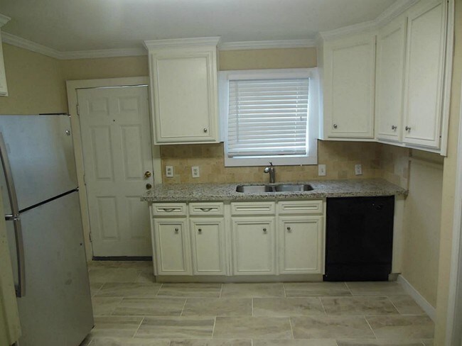 Building Photo - 3110 Southmore Blvd