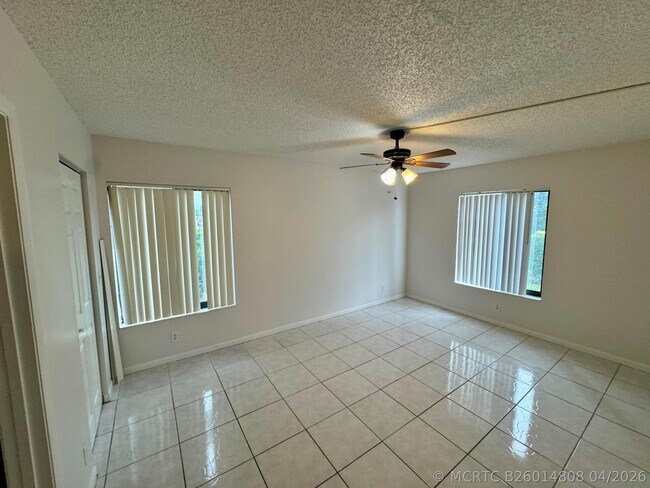Foto del edificio - 1111 Green Pine Blvd