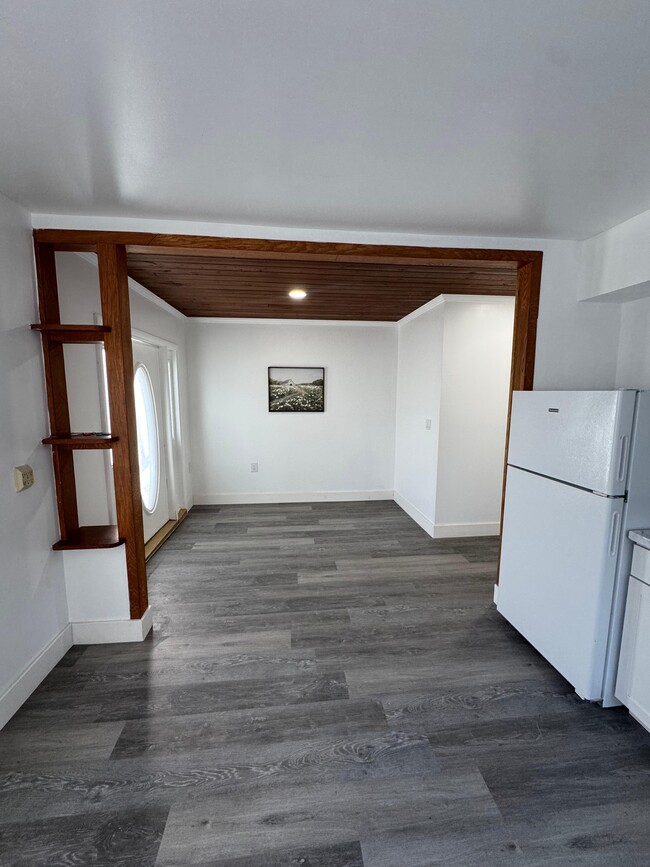 Building Photo - 1515 Camphor Dr