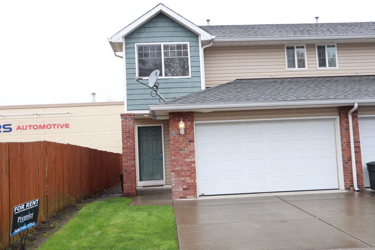 Foto principal - 13920 NE 7th Ct