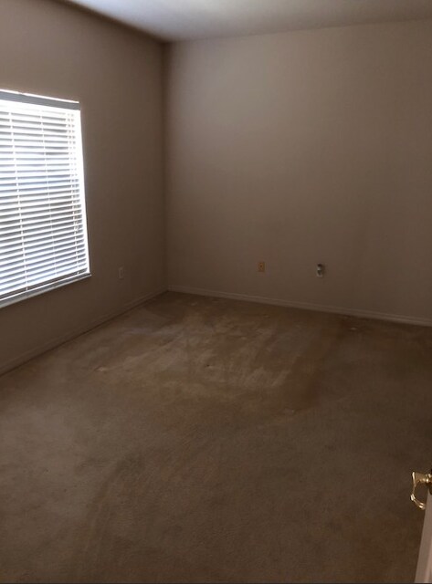 Foto del edificio - COMING SOON- Beautiful 3 room /2.5 bath Gated Community W/ Pool Close to the Skyway
