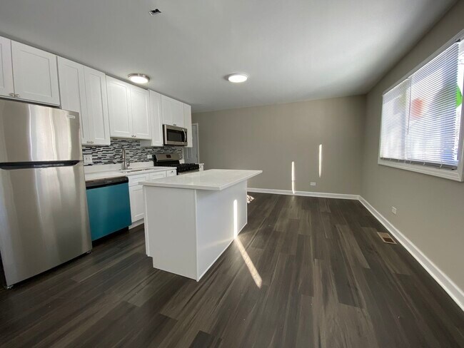 Building Photo - 14640 Spaulding Ave