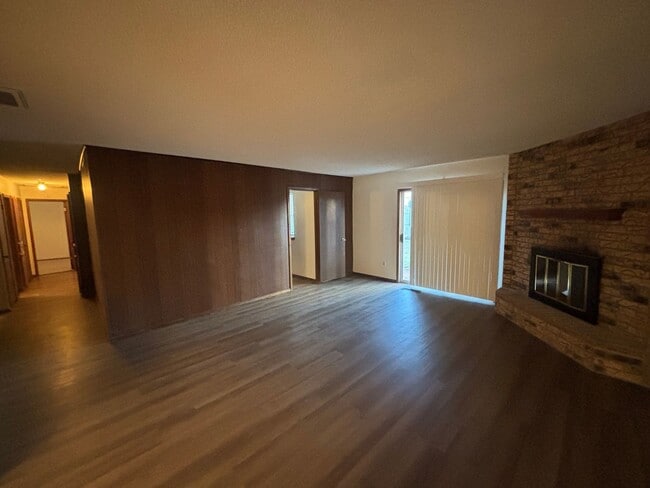 Building Photo - Beautiful 3 Bed 2 Bath Home in Yukon