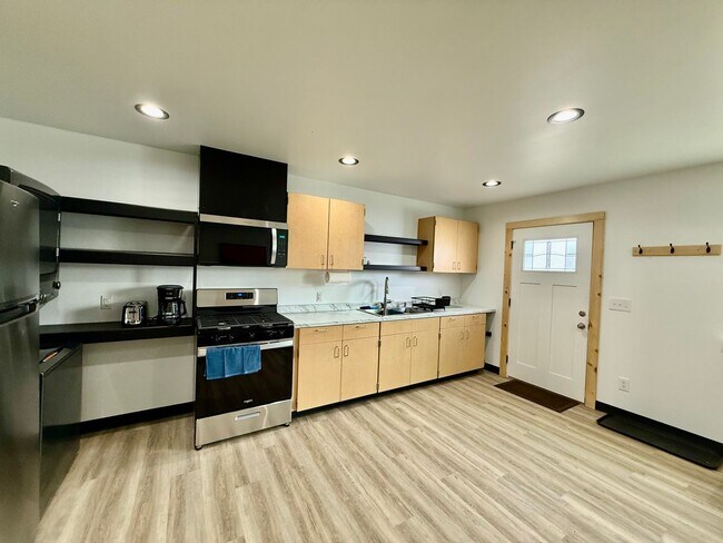 Foto del edificio - 46860 Isaak Rd
