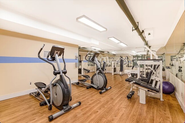 Foto del edificio - 244 West 64th Street