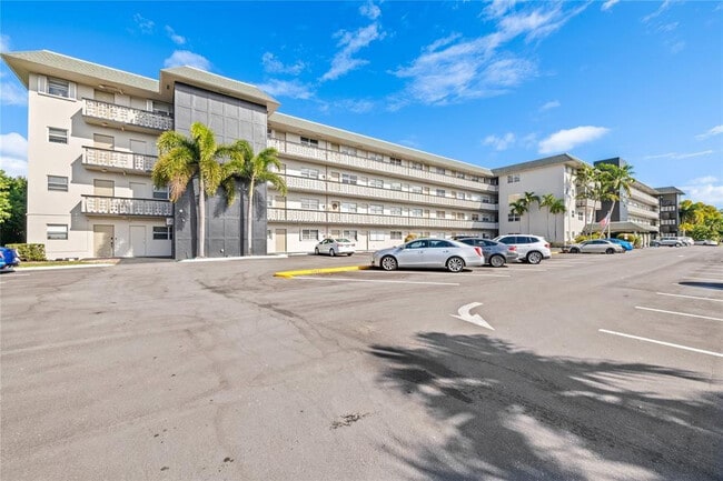 Foto del edificio - 941 Crystal Lake Dr