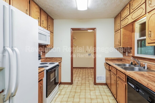 Building Photo - 175 Highland Cir
