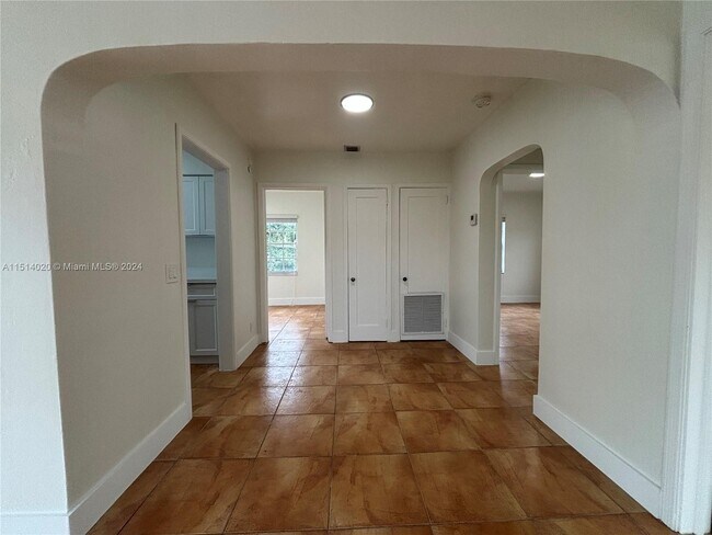 Foto del edificio - 111 SW 31st Ct