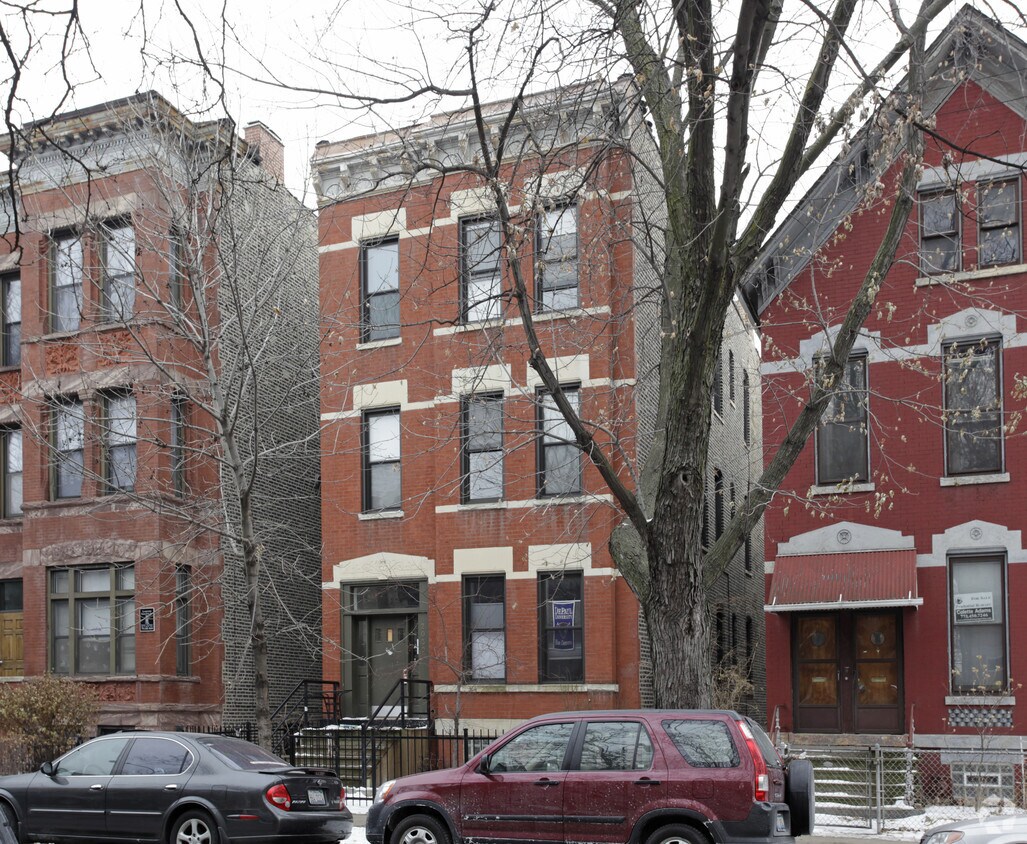 Building Photo - 2039 N Sheffield Ave