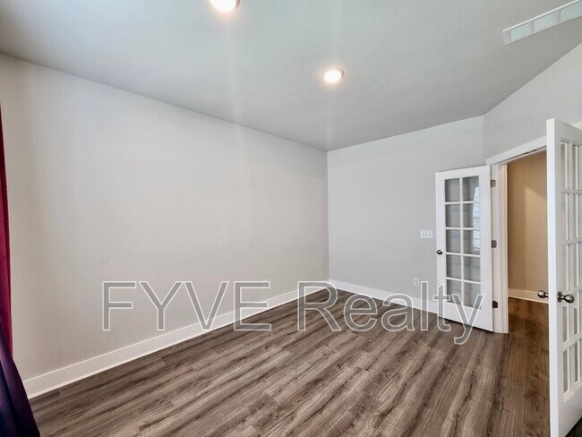 Building Photo - 4026 Danes Dr
