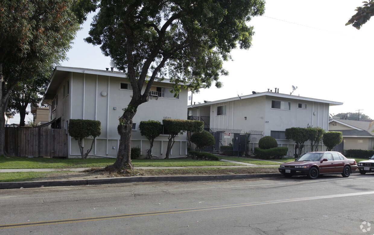 Primary Photo - 1819-1821 W Greenleaf Ave