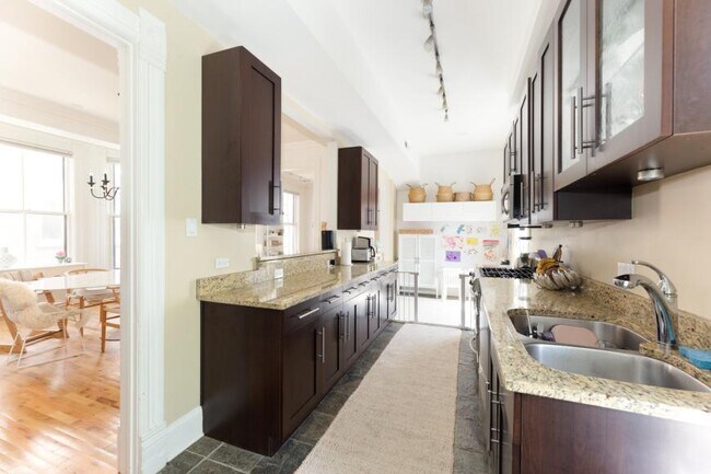 Foto del edificio - 3 bedroom in Chicago IL 60622