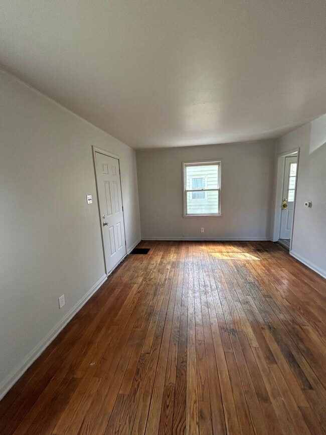 Building Photo - 4508 Plaza Dr