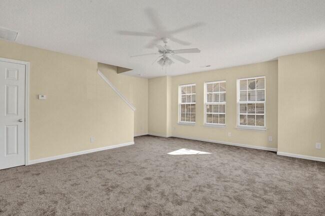 Building Photo - Spacious home in Greensboro!