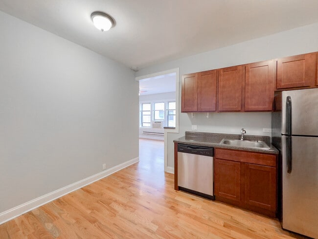Foto del edificio - 3725 N Pine Grv