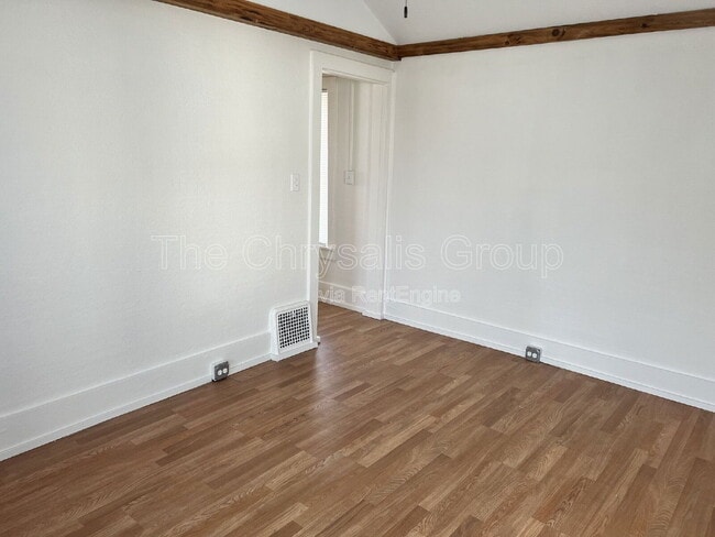 Building Photo - 537 1/2 Bucklin St