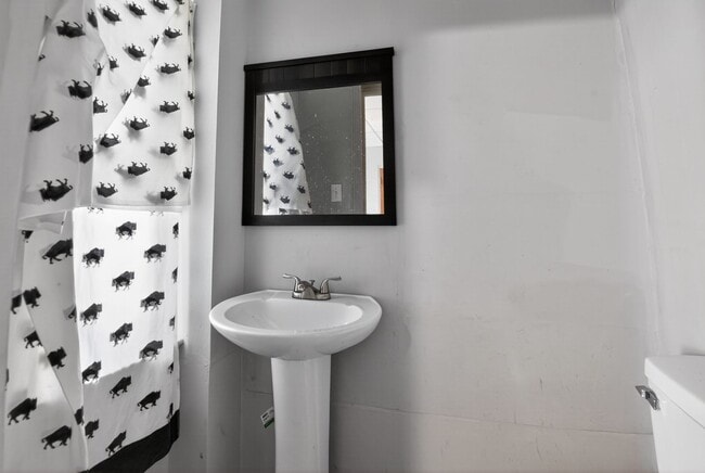 Building Photo - 1305 S Easton Ave