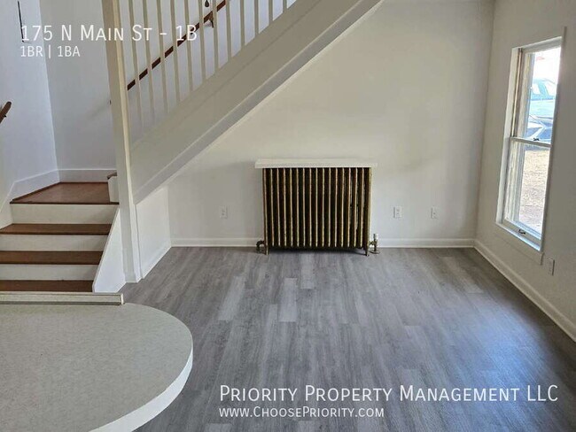 Foto del edificio - 175 N Main St