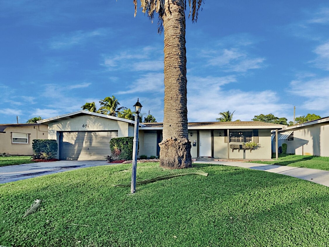 Primary Photo - 631 S Crescent Dr