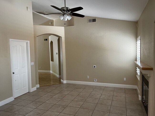 Foto del edificio - Beautiful Roseville 3 Bedroom, 2 Bathroom ...
